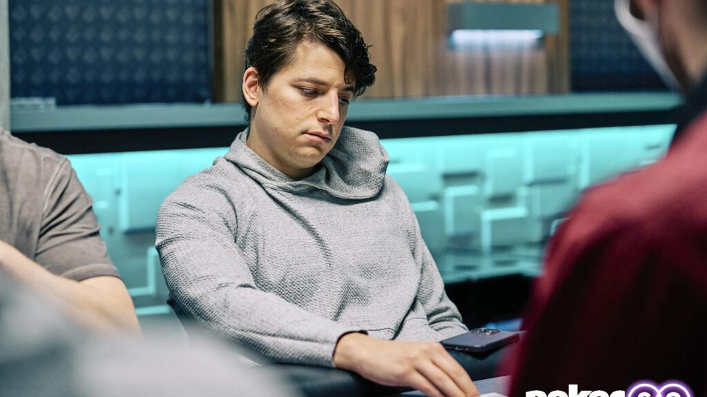 Jake Schindler lidera a los cuatro últimos aspirantes del Evento #6: $25.000 No-Limit Hold'em Jake Schindler lidera a los cuatro últimos aspirantes del Evento #6: $25.000 No-Limit Hold'em