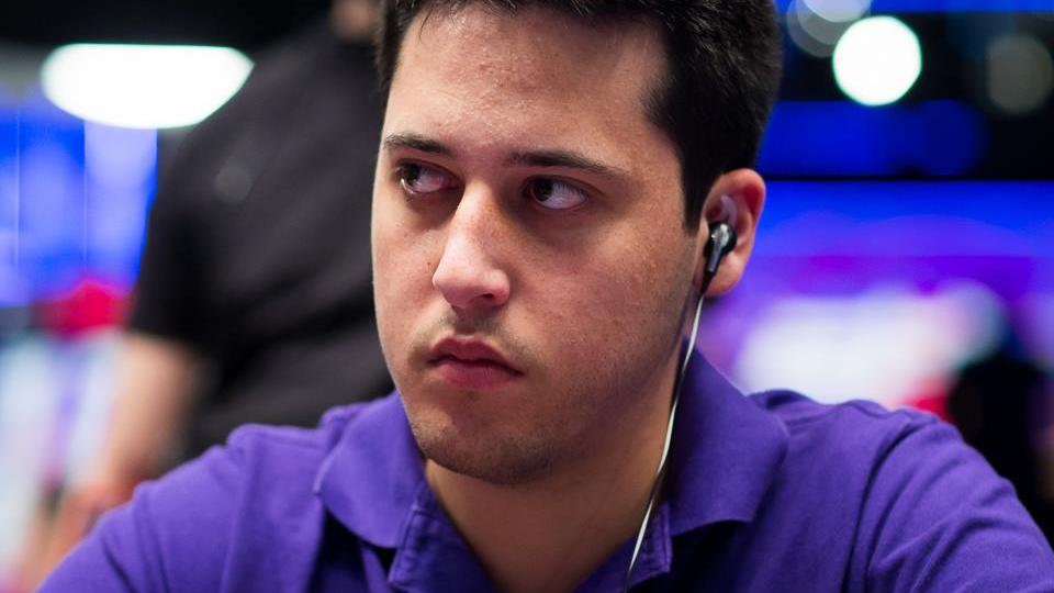 Adrián Mateos da un paso de gigante hacia la mesa final