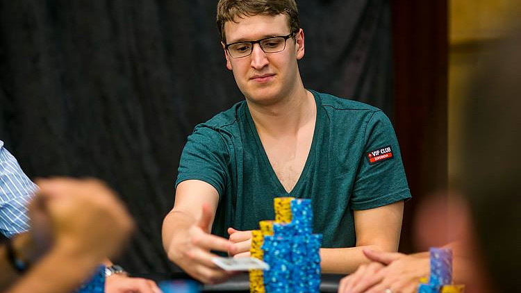 Tres españoles pasan por caja pero ninguno avanza