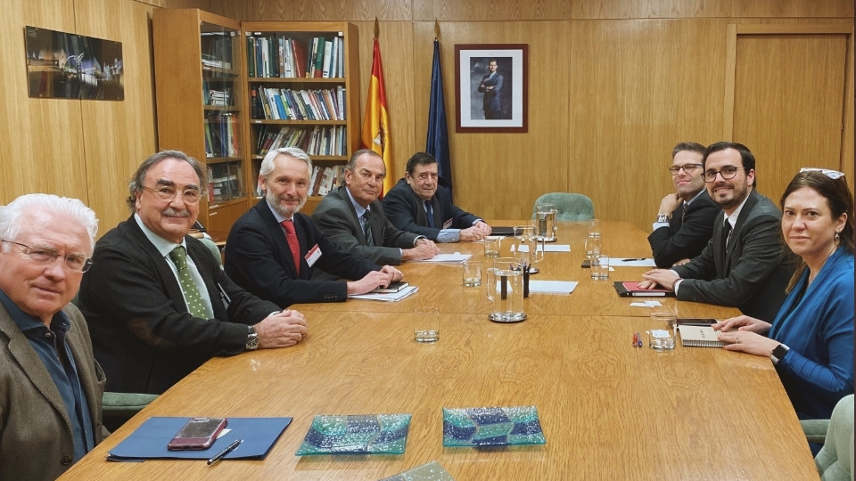 Primera reunión entre Alberto Garzón y los representantes de la industria Primera reunión entre Alberto Garzón y los representantes de la industria