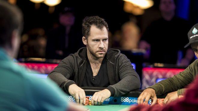 Santhosh Suvarna atropella a Daniel Cates en el Hustler Casino Live Santhosh Suvarna atropella a Daniel Cates en el Hustler Casino Live