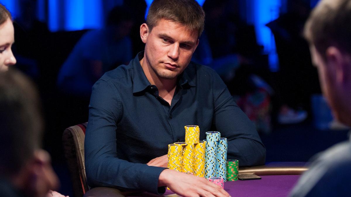 Byron Kaverman manda en un día 1 en el que se mantuvieron 44 jugadores con vida Byron Kaverman manda en un día 1 en el que se mantuvieron 44 jugadores con vida