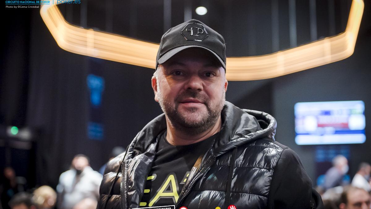 Iulian Enache domina el Día 1C con un stack de 490.000 puntos Iulian Enache domina el Día 1C con un stack de 490.000 puntos
