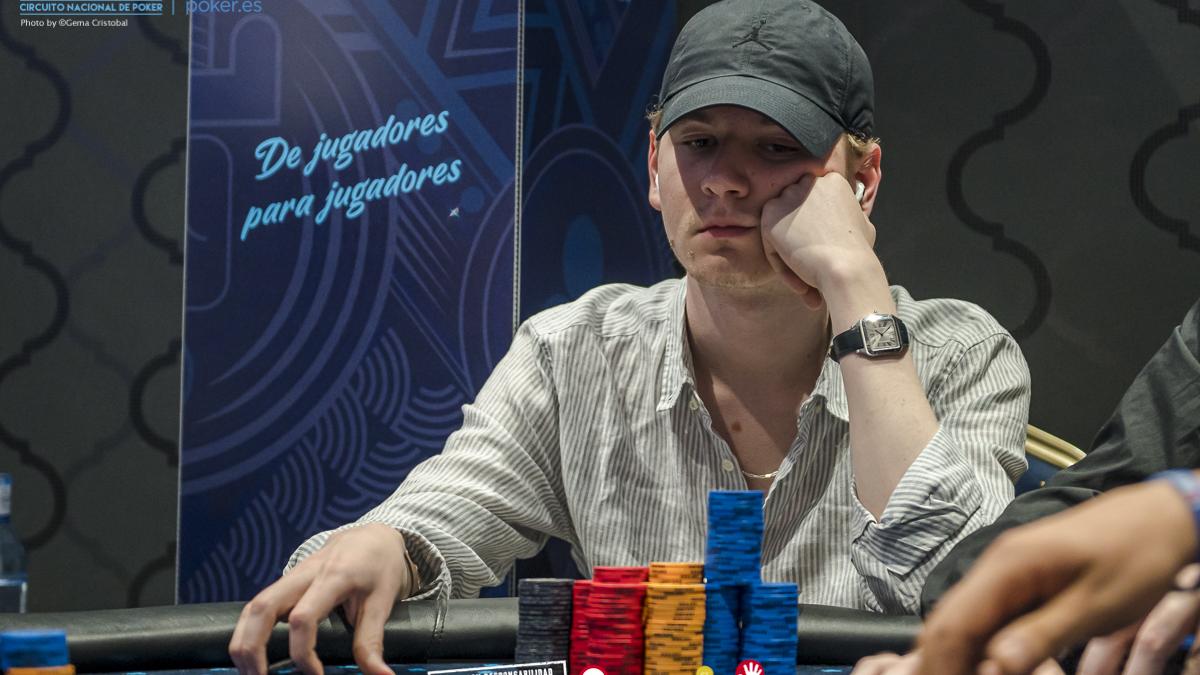 Tom Arovaaraa termina como líder del día 1B Main Event CNP888 Granada Tom Arovaaraa termina como líder del día 1B Main Event CNP888 Granada
