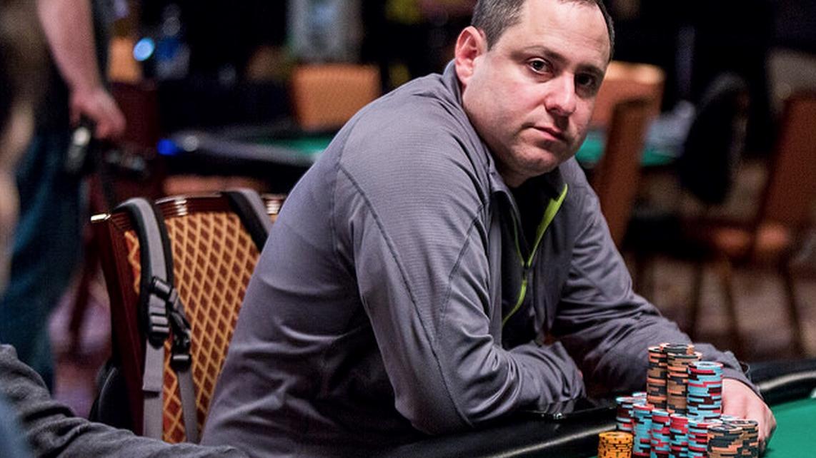 David Baker lidera la mesa final de seis jugadores David Baker lidera la mesa final de seis jugadores
