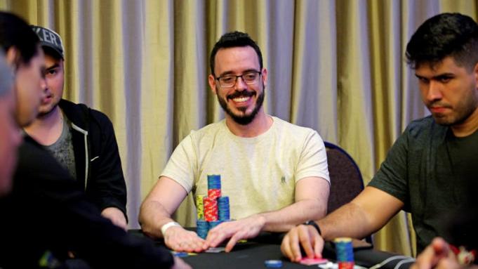 La armada latina sigue con chances de llevarse el Main Event de las WCOOP 