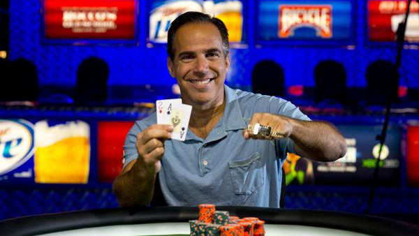 WSOP #9: Cliff Josephy domina con autoridad y se lleva el brazalete