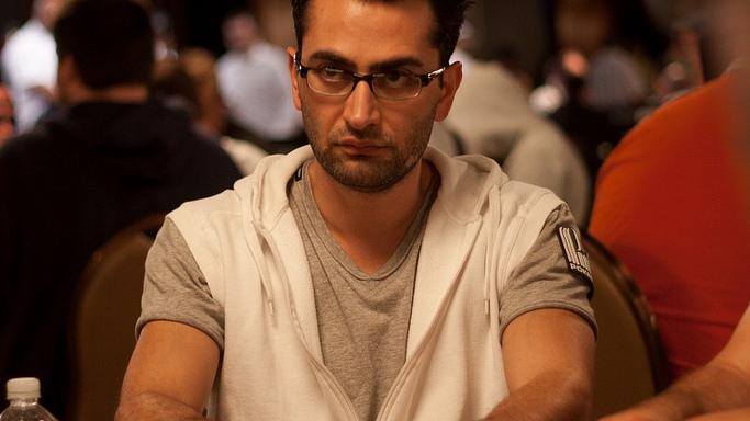 Kyle Julius lidera el WPT Five Diamond a falta de 49 jugadores Kyle Julius lidera el WPT Five Diamond a falta de 49 jugadores