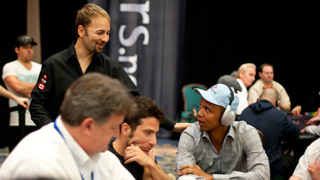 Negreanu sale en defensa de Phil Ivey