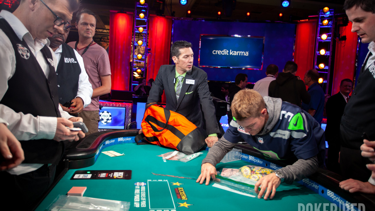 Dyer domina la Mesa Final a falta de 6 jugadores Dyer domina la Mesa Final a falta de 6 jugadores