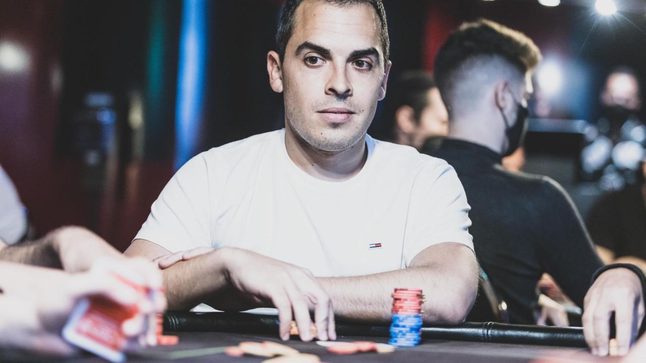 Adrián Chabbi "elmorobielsa" lidera a los últimos 16 supervivientes del Main Event Adrián Chabbi "elmorobielsa" lidera a los últimos 16 supervivientes del Main Event