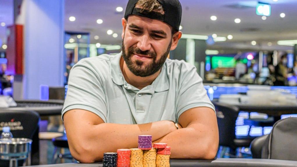 Álex Baena pasa como chipleader del Día 1A Álex Baena pasa como chipleader del Día 1A