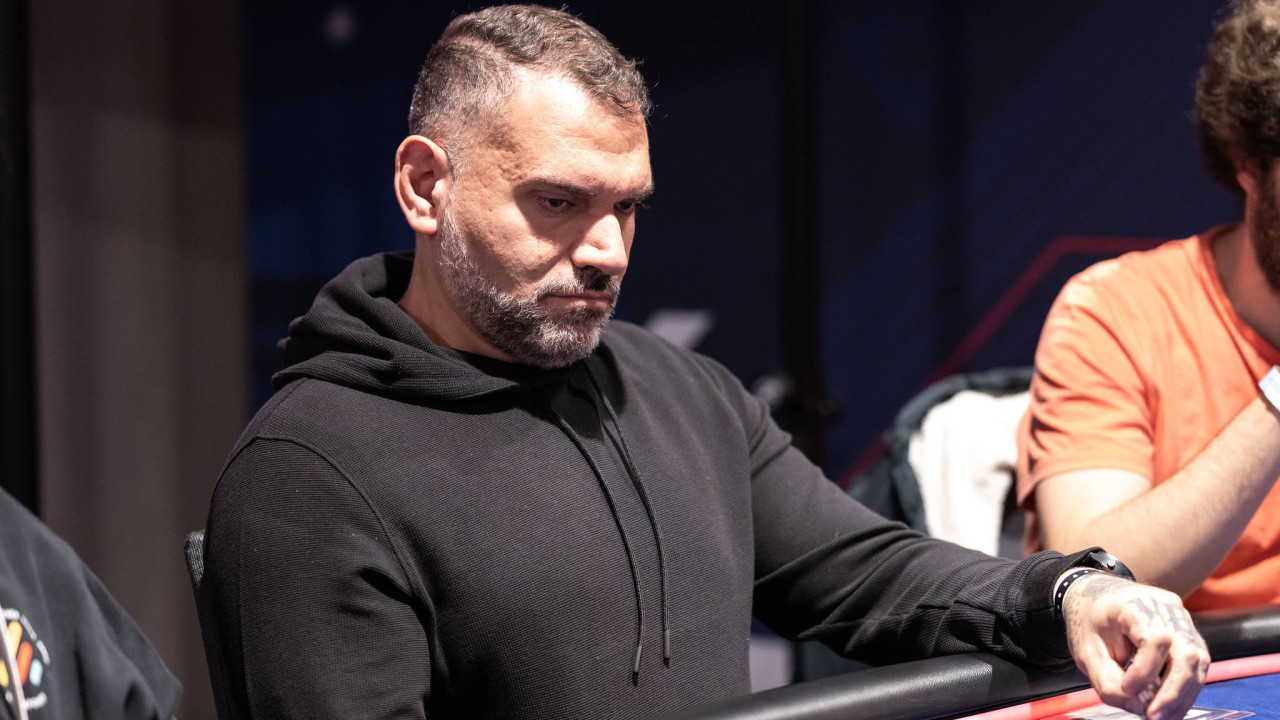 Yaman Nakdali firma un arranque de gigante en el Día 1A del Main Event
