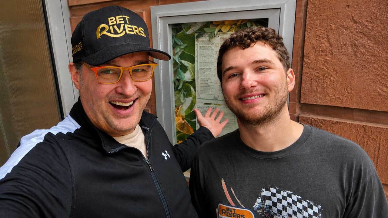 Phil Hellmuth convierte la venta de acción de su hijo en una apuesta con Shaun Deeb