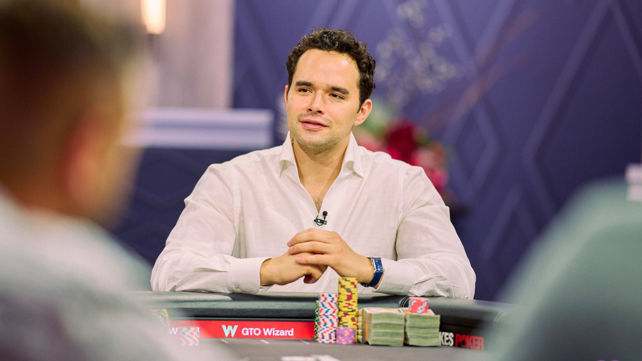Keating denuncia frases falsas generadas por IA y las WSOP eliminan No Limit de YouTube