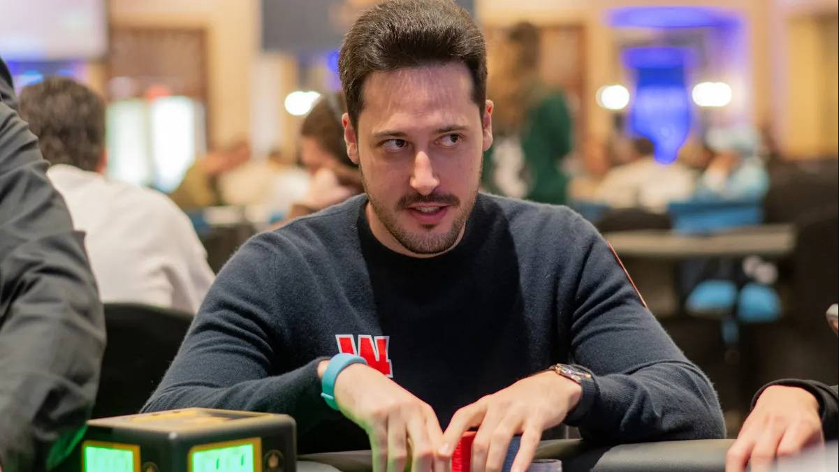 Adrián Mateos sigue en la pelea en el $50K No Limit Hold'em Grand Slam