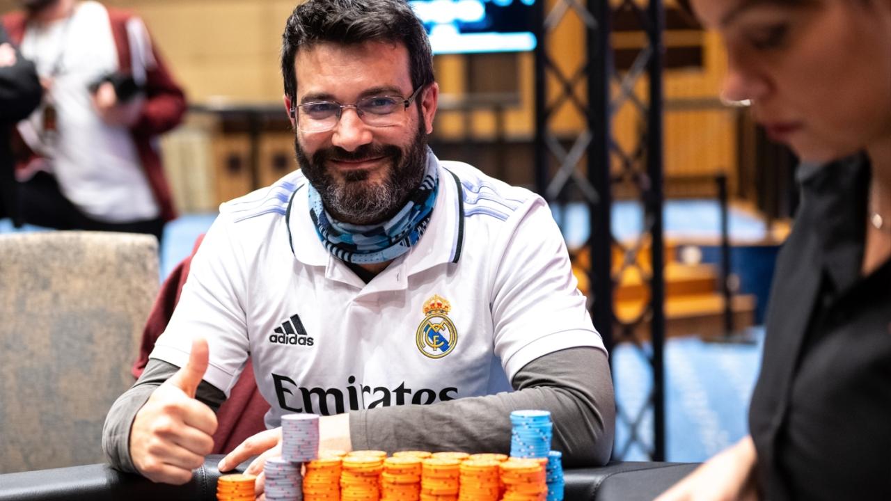 Ricardo Hernández, al frente de los últimos 14 jugadores del Main Event WiPT