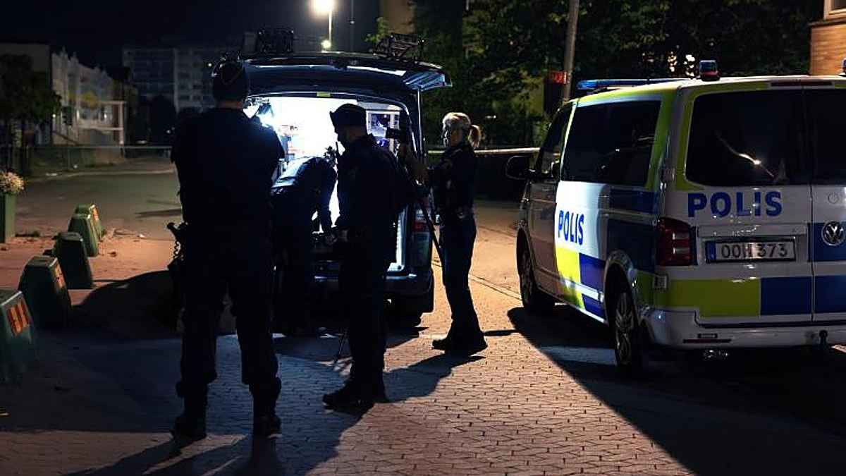 La policía, armada hasta las orejas, irrumpe en un club de póker en Suecia