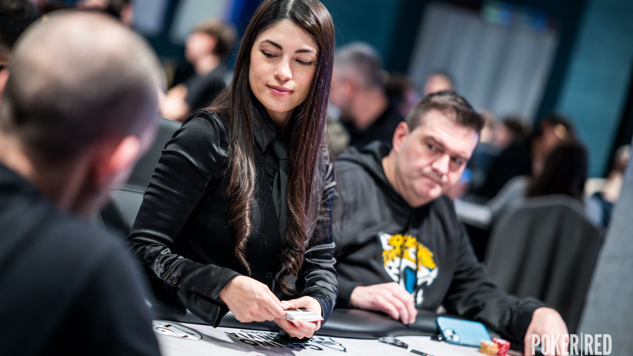 Descanso para cenar en el Día 1B del Main Event