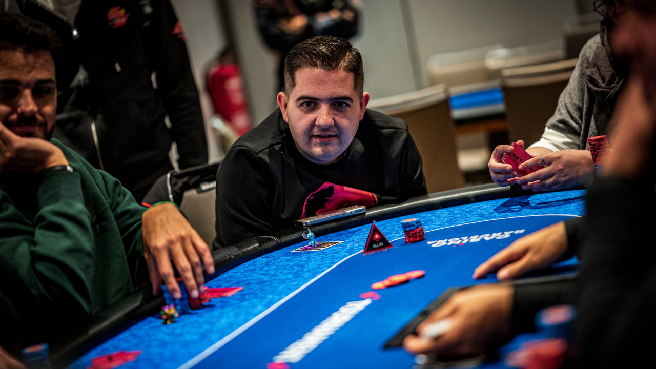 ¡Agustín Tena se triplica en el Main Event!