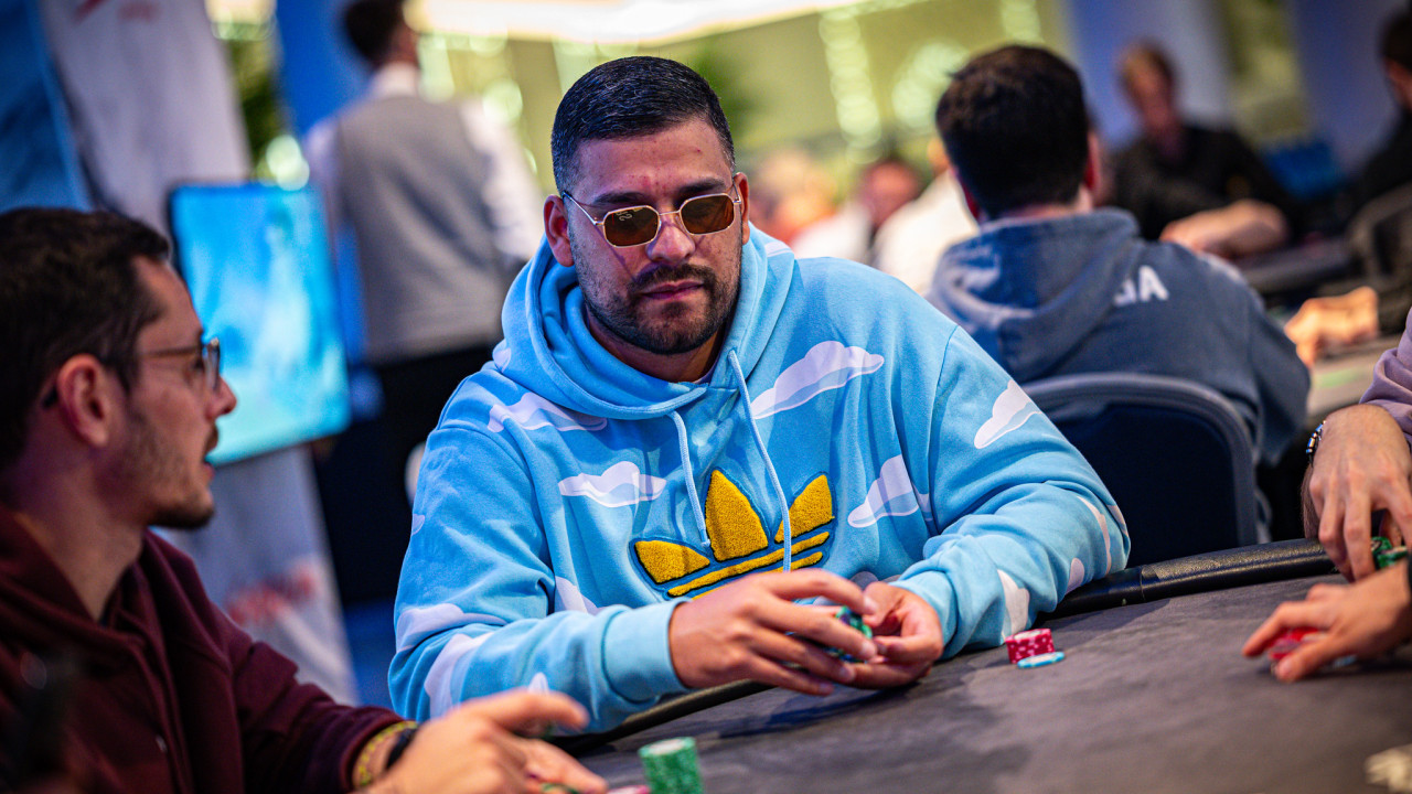 A Omar del Pino le toca recomprar en el High Roller