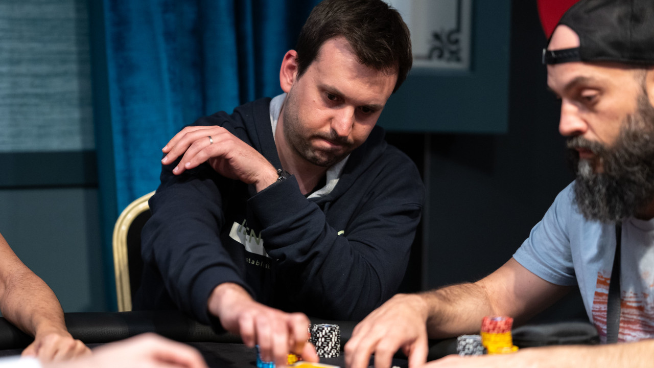 Bernat Capdevila a las duchas en el Main Event