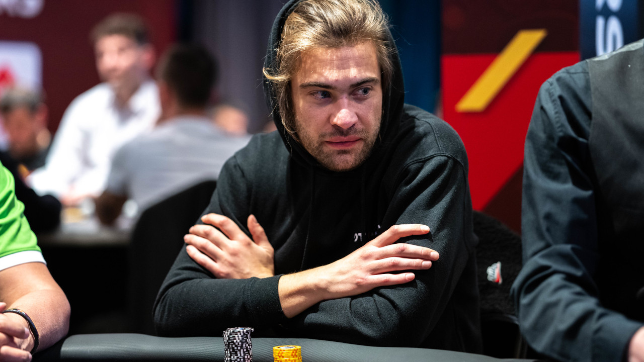 Michael Uguccioni consigue pasar chipleader en el Día 1D 