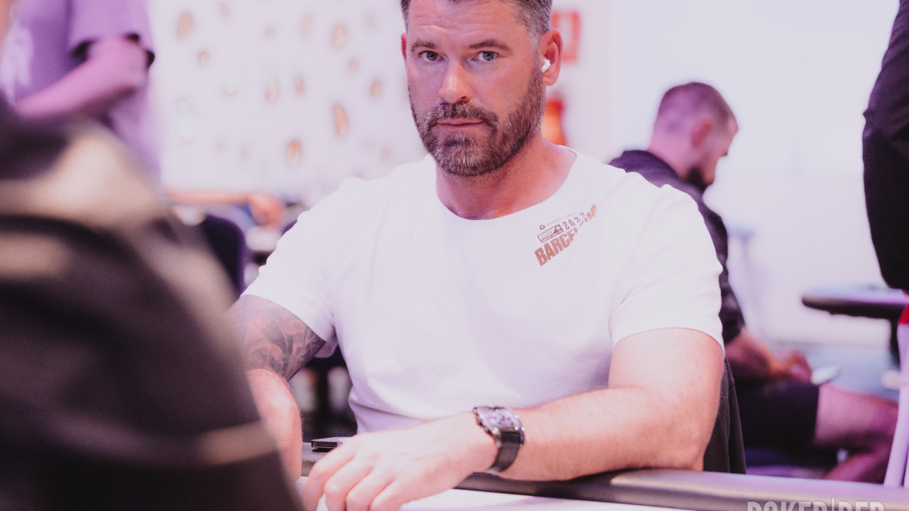 Un 3bet pot hace que Peter Jorgne pierda gran parte de su stack 