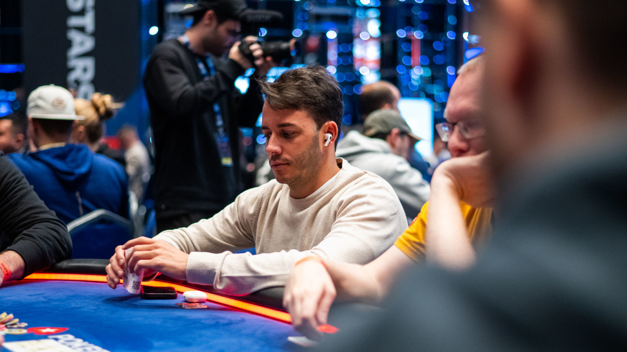 Buen run para Mario Navarro, que se carga a un jugador