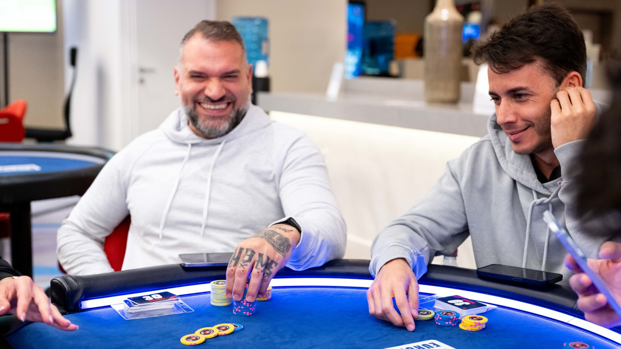 Yaman Nakdali y Mario Navarro están 21 left en el 25k€ NL Hold'em