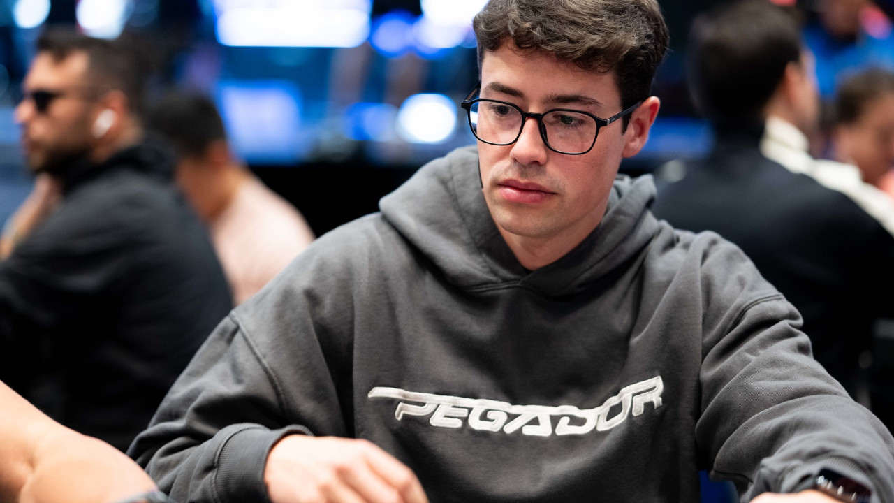 Víctor Castanedo saca la varita mágica en la burbuja del Main Event