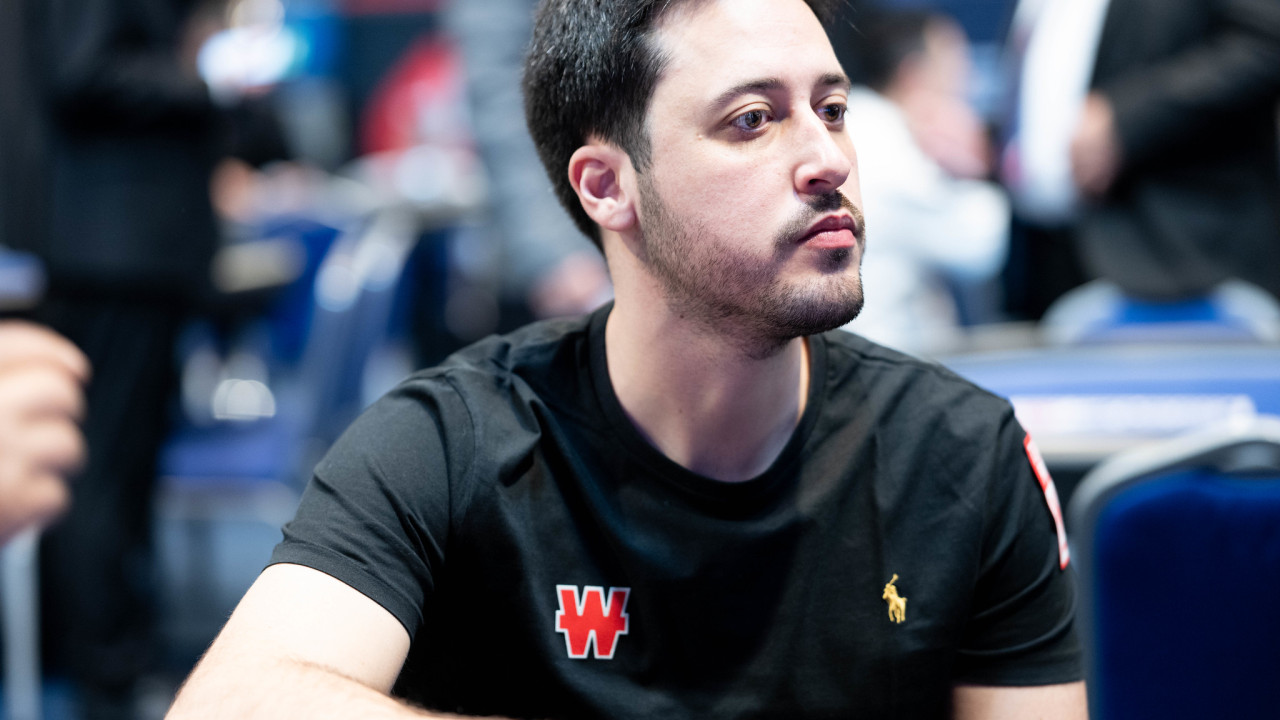 Adrián Mateos supera la barrera de los 2 millones