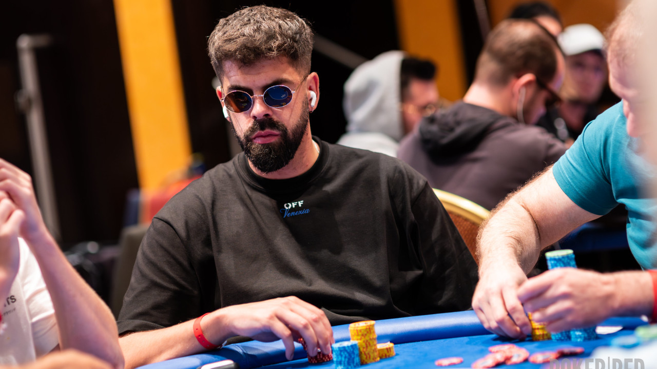 Jairo Mariscal y Raúl Gordo celebran el gol de España doblando sus stacks