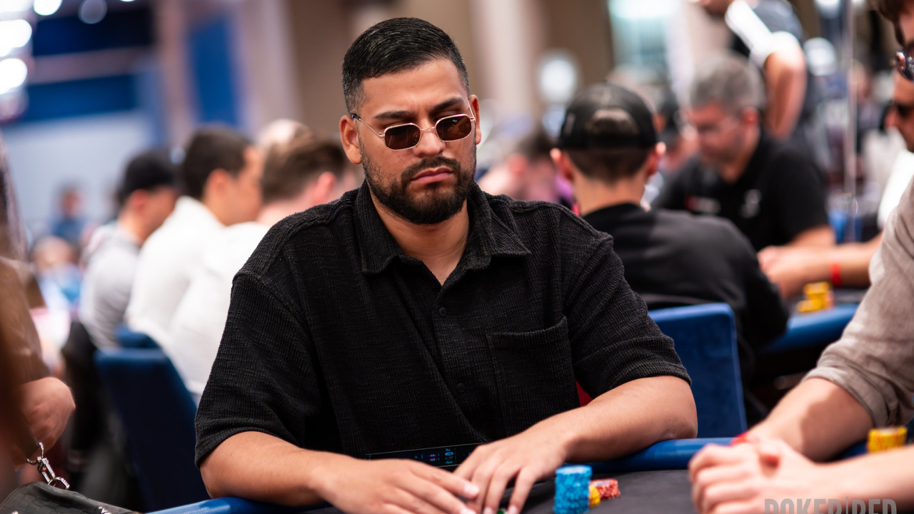 Primeros compases y Omar del Pino muestra su tarjeta de presentación