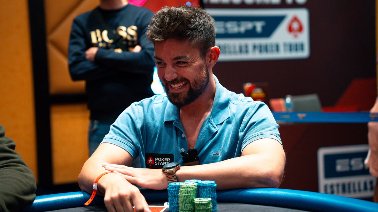 Álex Romero no se da por vencido y se vueeeeeelve a doblaaaaar