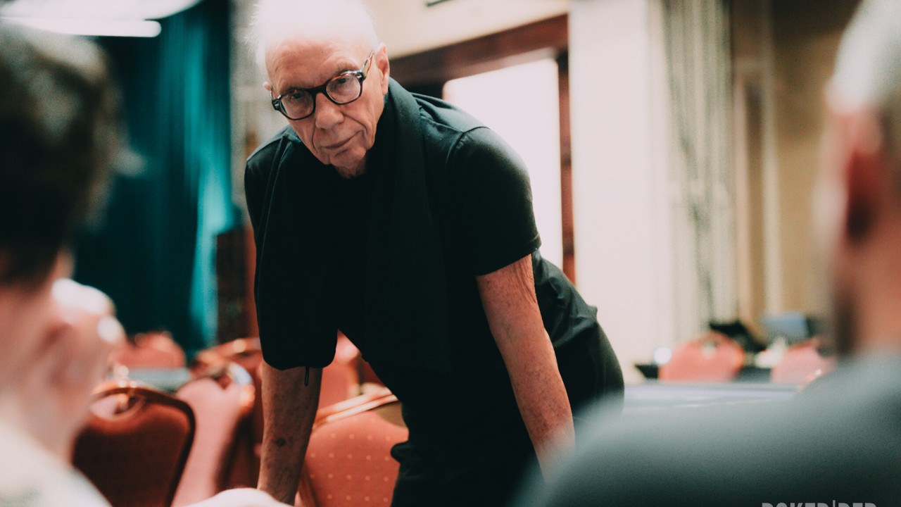 Descanso de la cena en el Día 1C del SPF Main Event