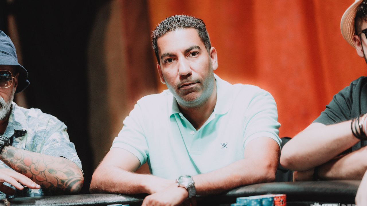 El campeón del SPF Main Event a escena en el MPO Main Event Día 1B