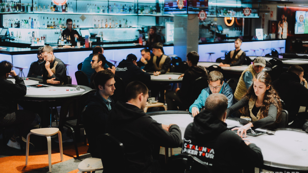 Vuelta a la acción en el Main Event y el High Roller se va al break de cena