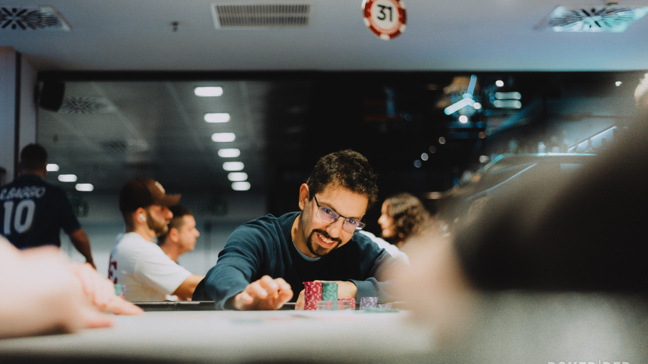 David Álvarez "Cholopetyone" eliminado en la última mano antes del cierre de registro