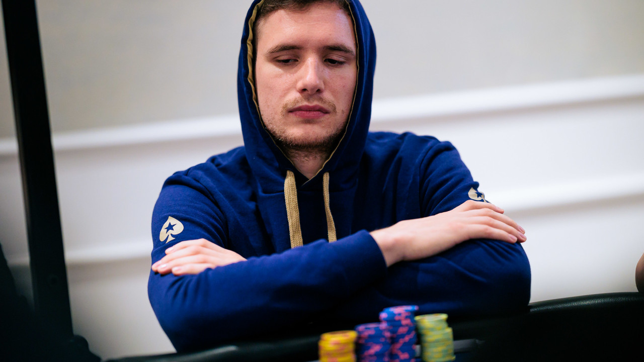 Roman Hrabec despeja un poco el camino para Adrián Mateos (4º - 262.200 $)