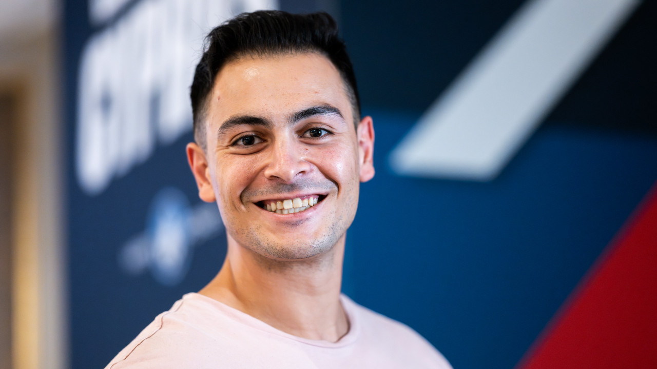 Jon Ander Vallinas tiene un don abriendo sobres 