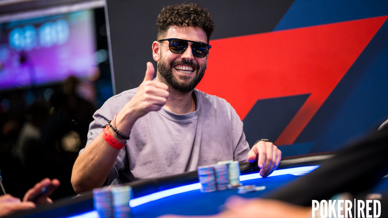Antonio Sáez "Tonyrastas" mira de reojo la pica del PokerStars Open HR