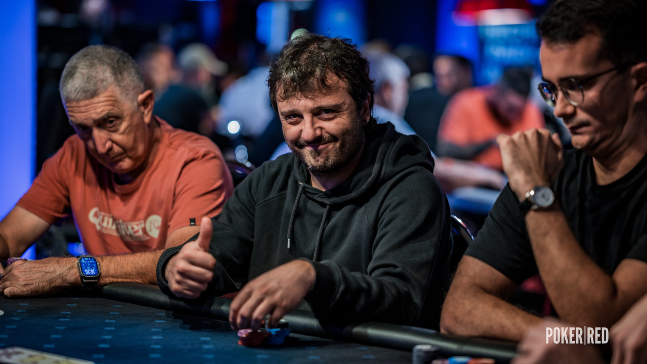 Dos participantes de Noche de Poker disfrutando de El Festival