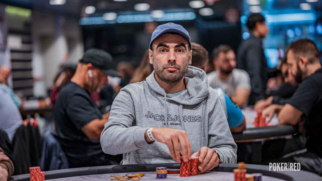 ¡Marco Callari salta por los aires nada más arrancar en un encontronazo con Alberto Novoa!