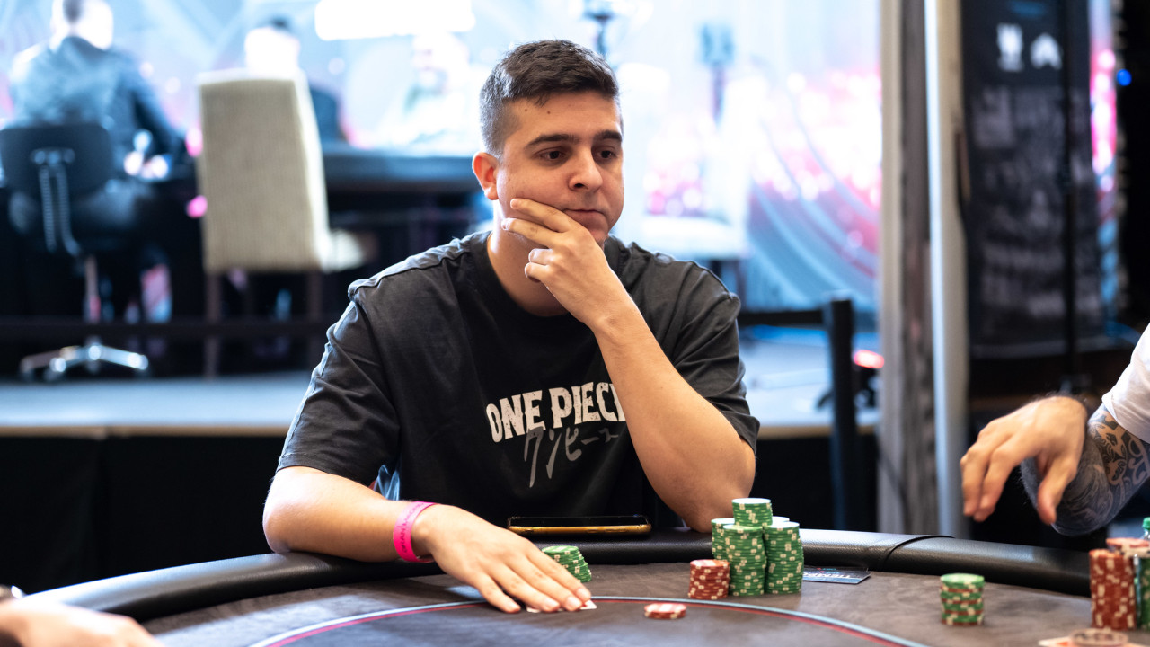 Chechu Aparicio sale despedido por Emanuel Pérez 