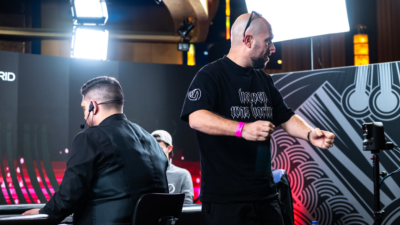 Davis Nus salva el flip