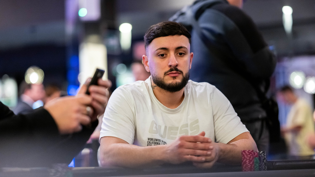 ¡Lucas Navalon cae en un flip contra Olena!