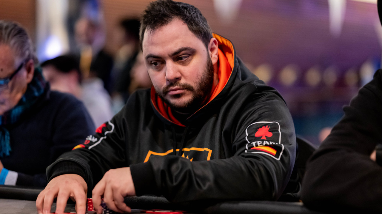 Voro suda, pero se lleva el flip y a un short por delante