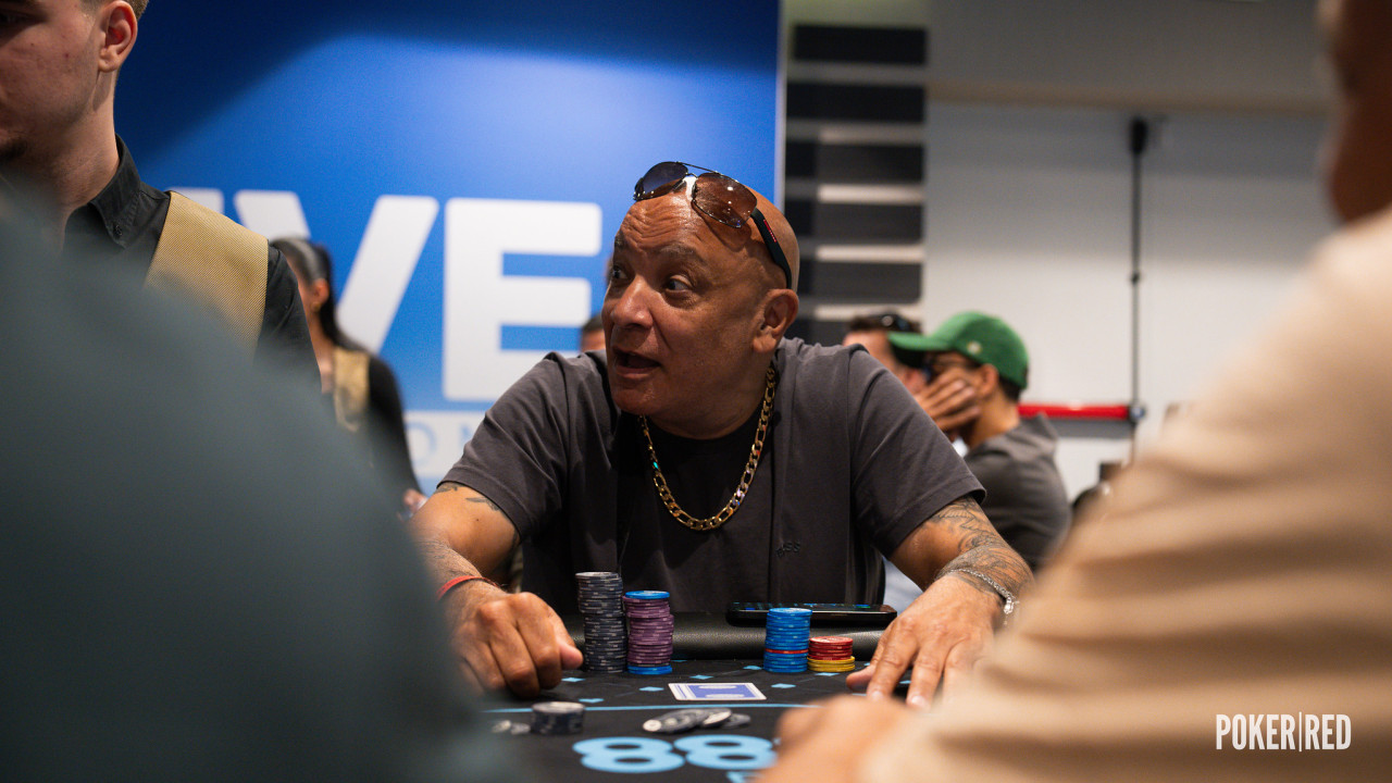 Terry Jordon finaliza a Dennis Wilke