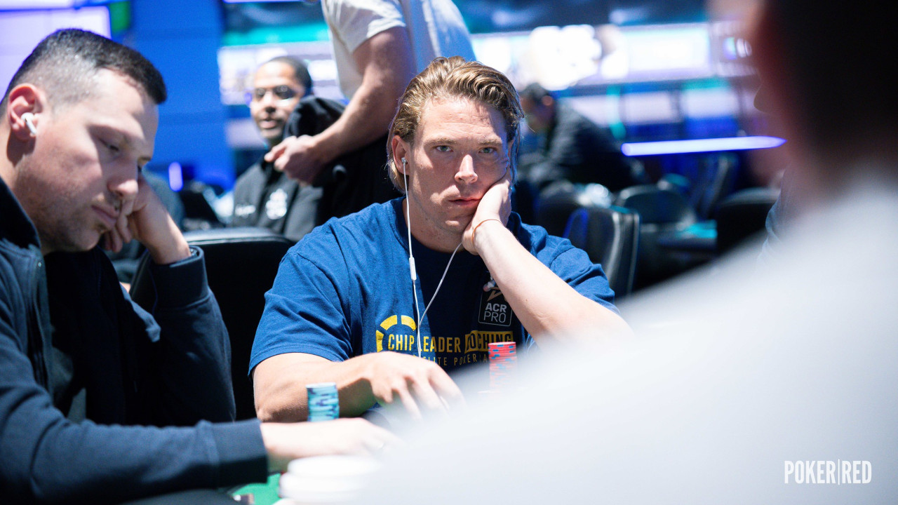 Alex Foxen rebasa el millón de puntos gracias a una royal flush